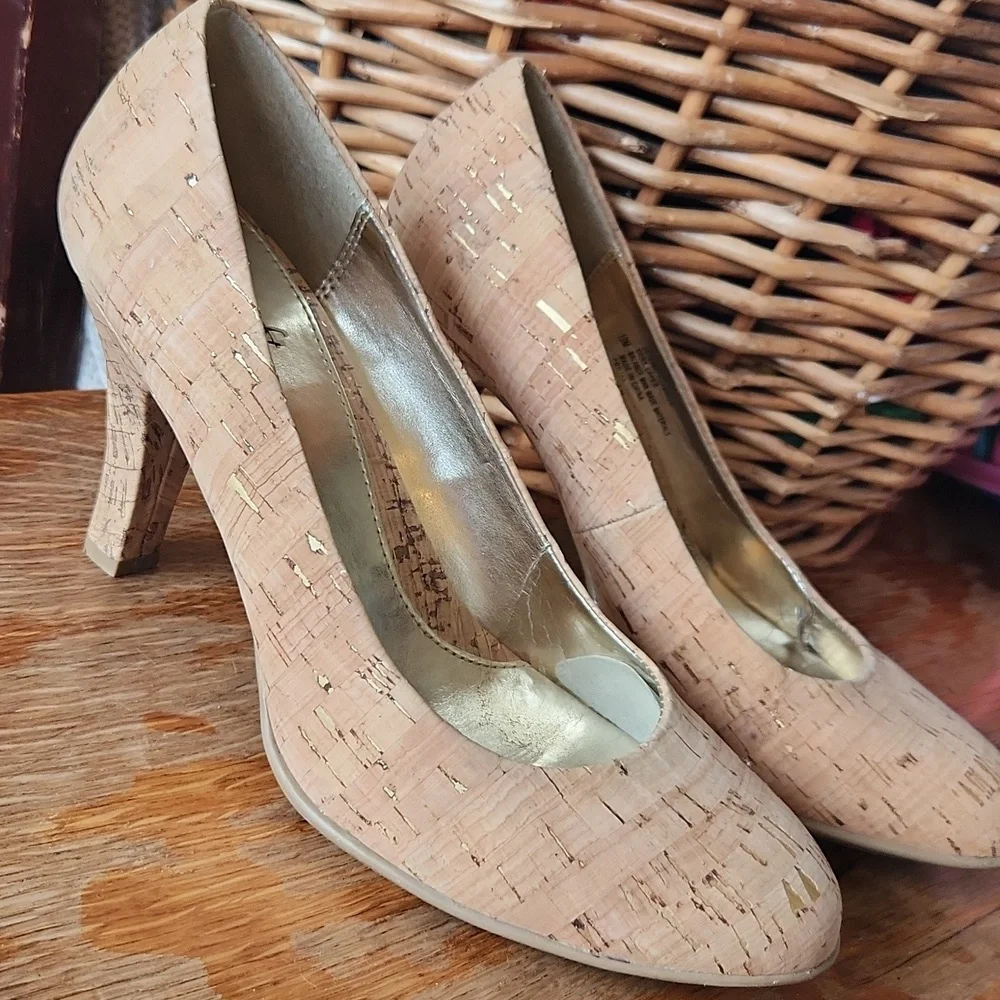 Sofft Eurosoft Pump Women’s‎ Size 10 Tan Cork Upper Gold Fleck Accents